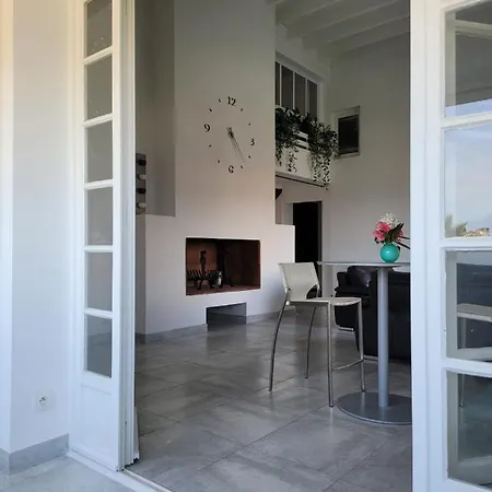 Magnificent House With Terrace Near The Port